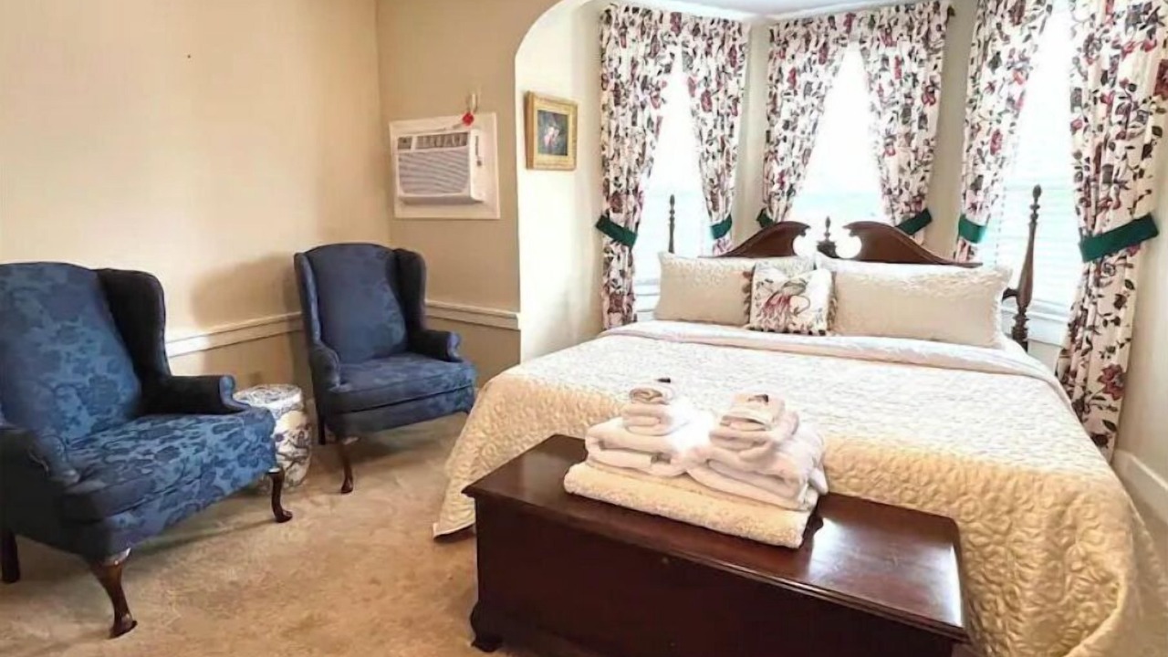 Photo of Bedroom in Mathews