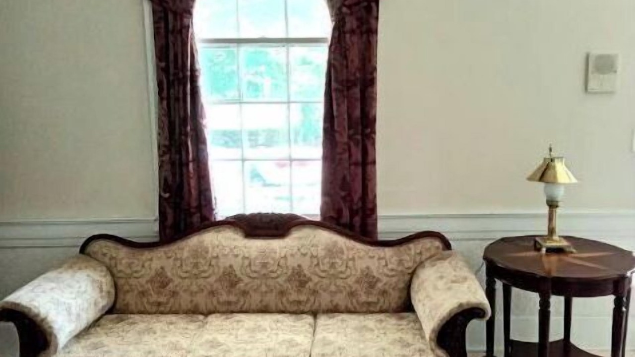 Photo of Livingroom in Mathews