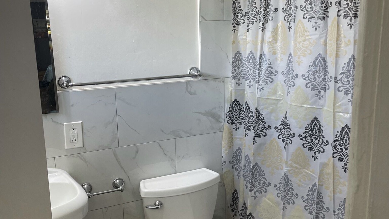 Photo of Bathroom in North Oak Park