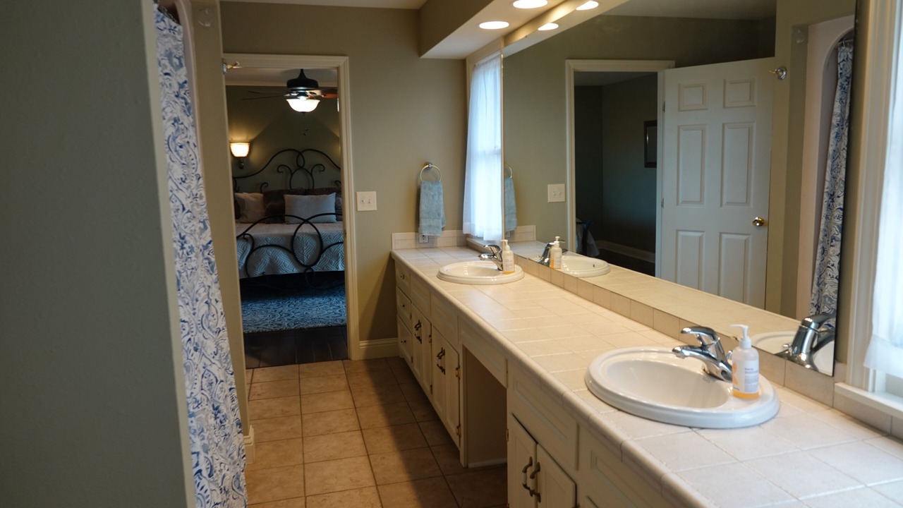 Photo of Bathroom in Mount Ida