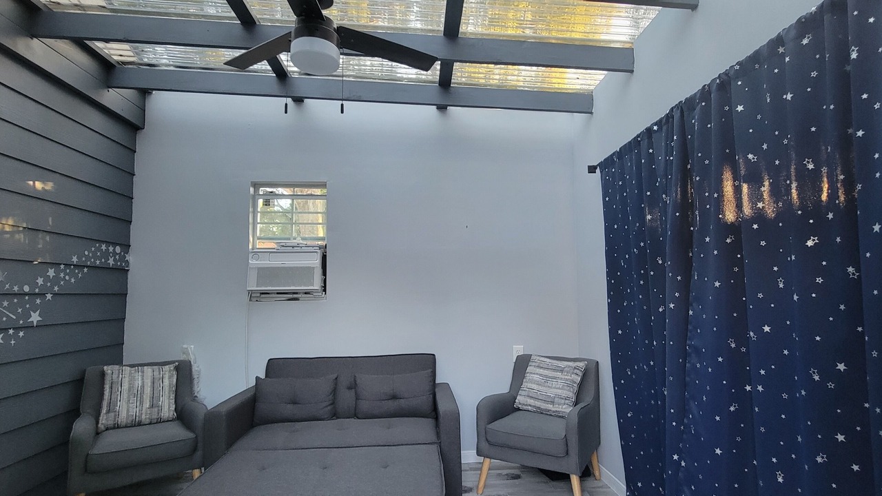 Photo of Livingroom in Nassau Bay