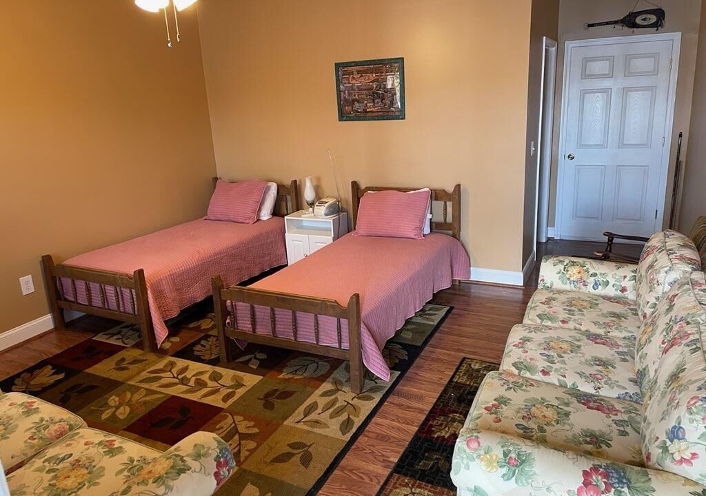 Photo of Bedroom in Leasburg