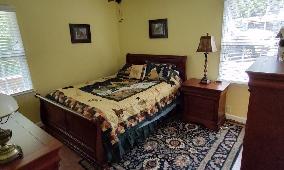 Photo of Bedroom in Leasburg