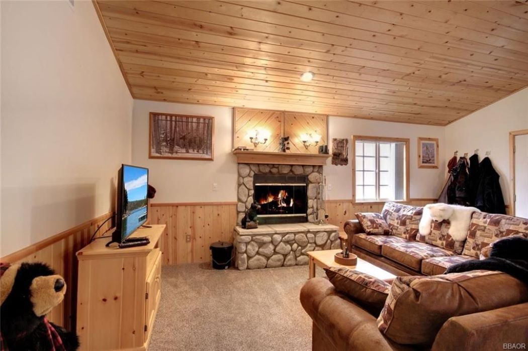Photo of Livingroom in Summit Estates