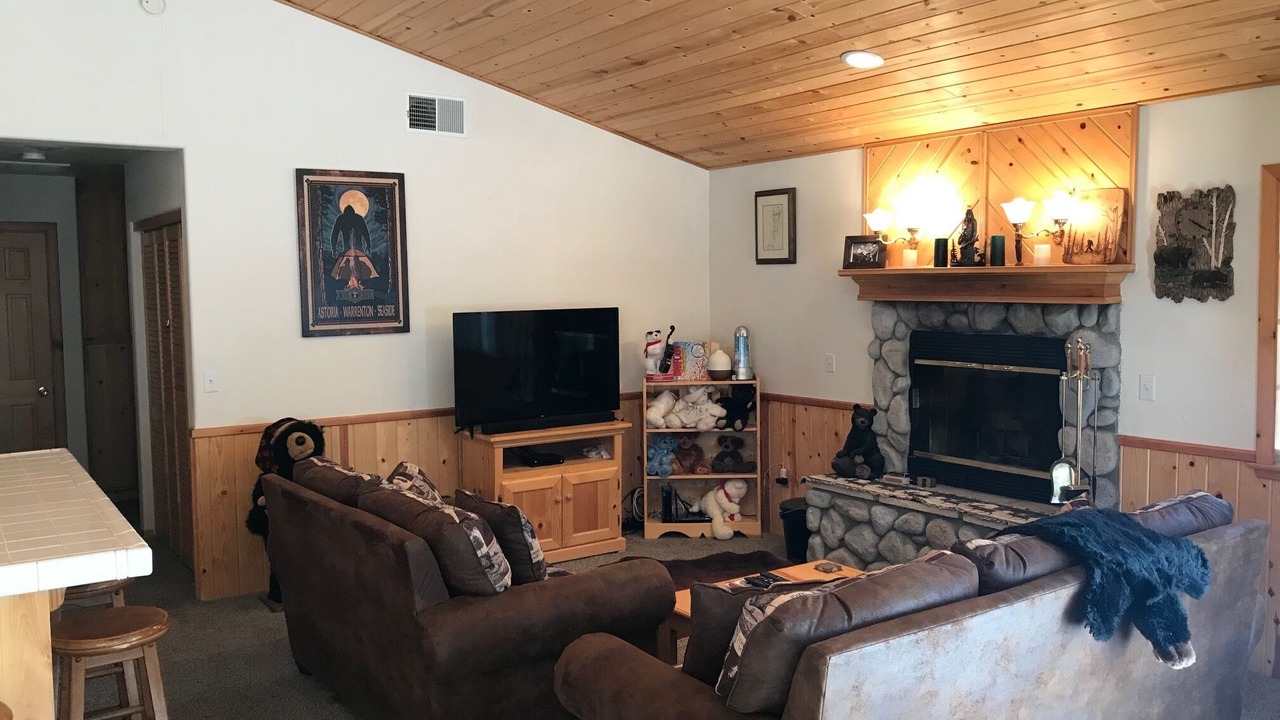 Photo of Livingroom in Summit Estates