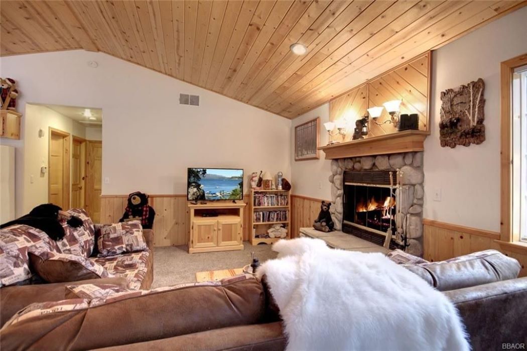 Photo of Livingroom in Summit Estates