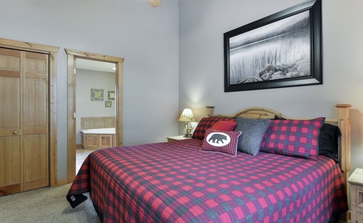 Photo of Bedroom in Reeds Spring