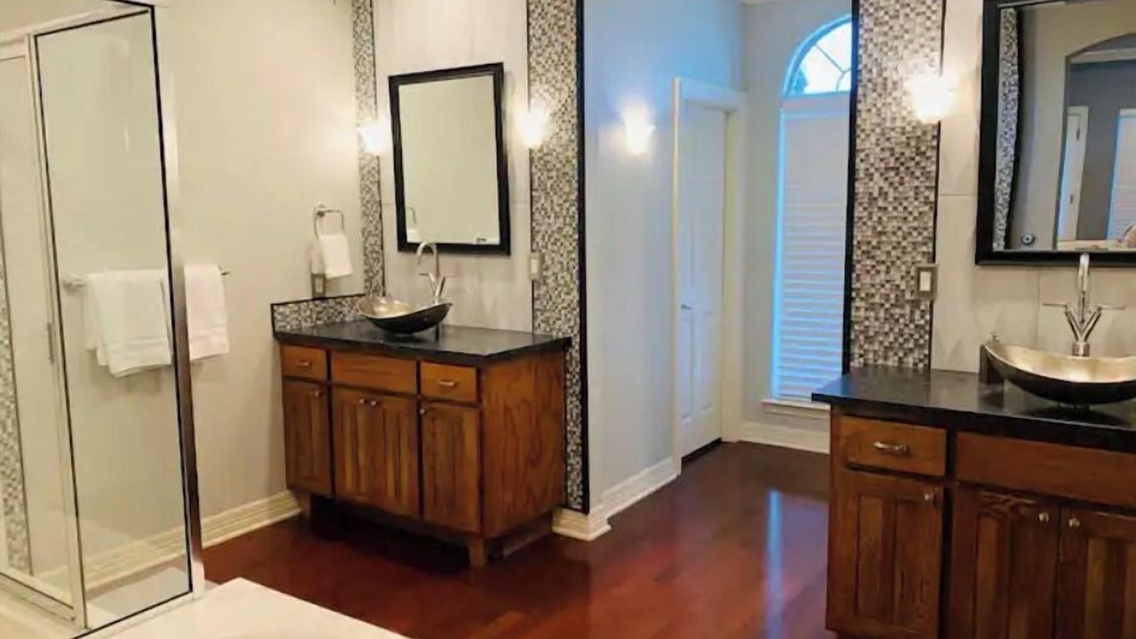Photo of Bathroom in Oak Lawn