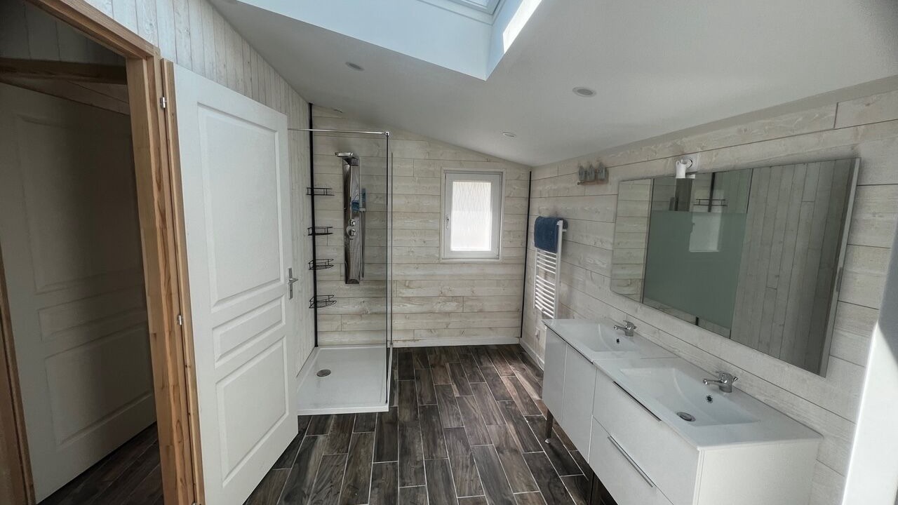 Photo of Bathroom in Saint-Germain-dEsteuil