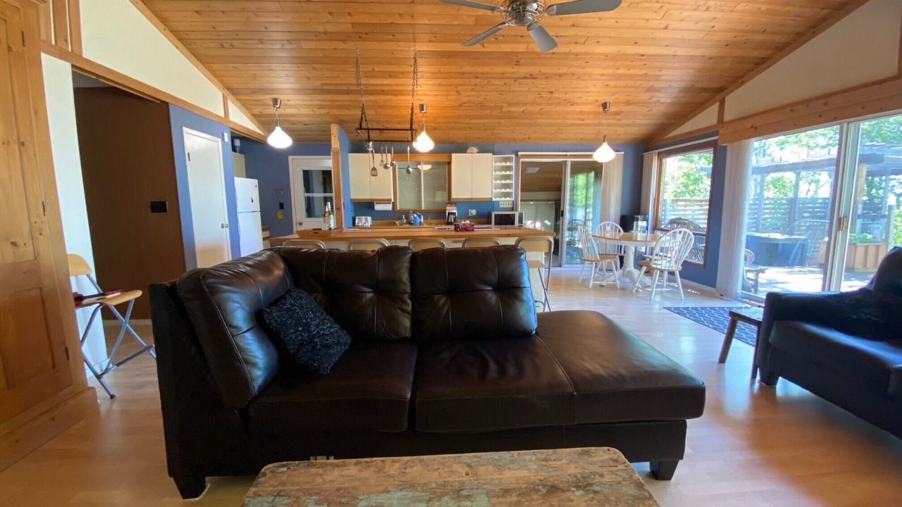 Photo of Livingroom in Hillside Beach
