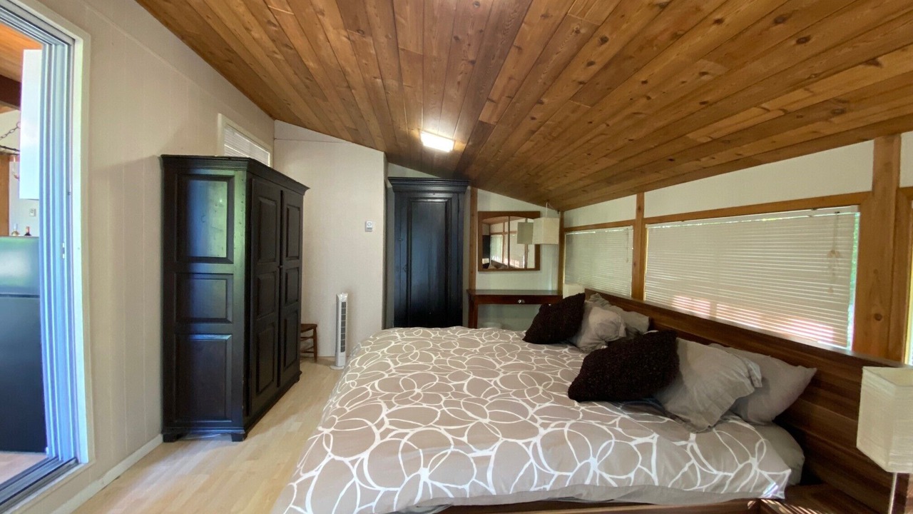 Photo of Bedroom in Hillside Beach
