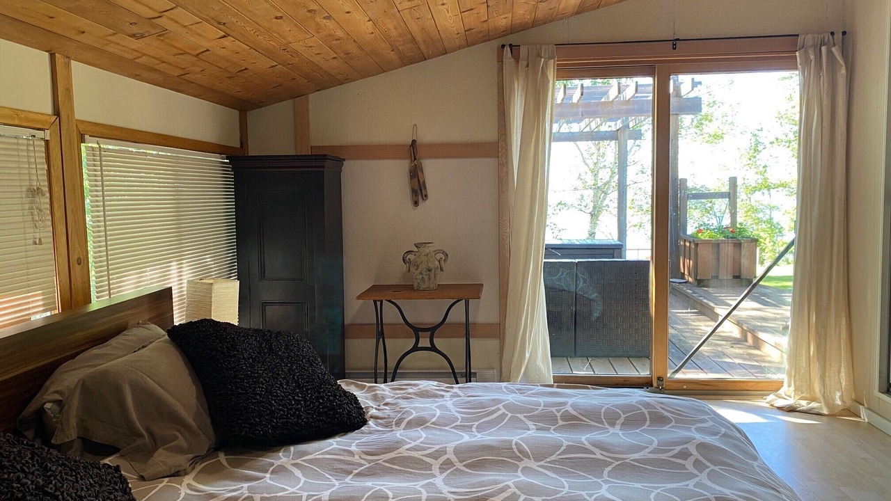 Photo of Bedroom in Hillside Beach