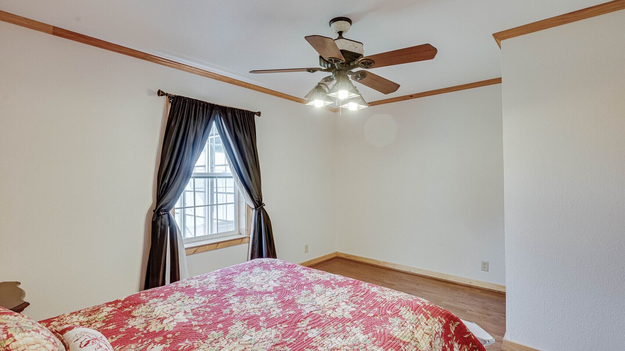 Photo of Bedroom in Navarro County