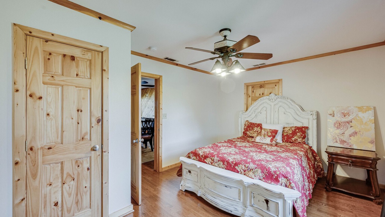 Photo of Bedroom in Navarro County