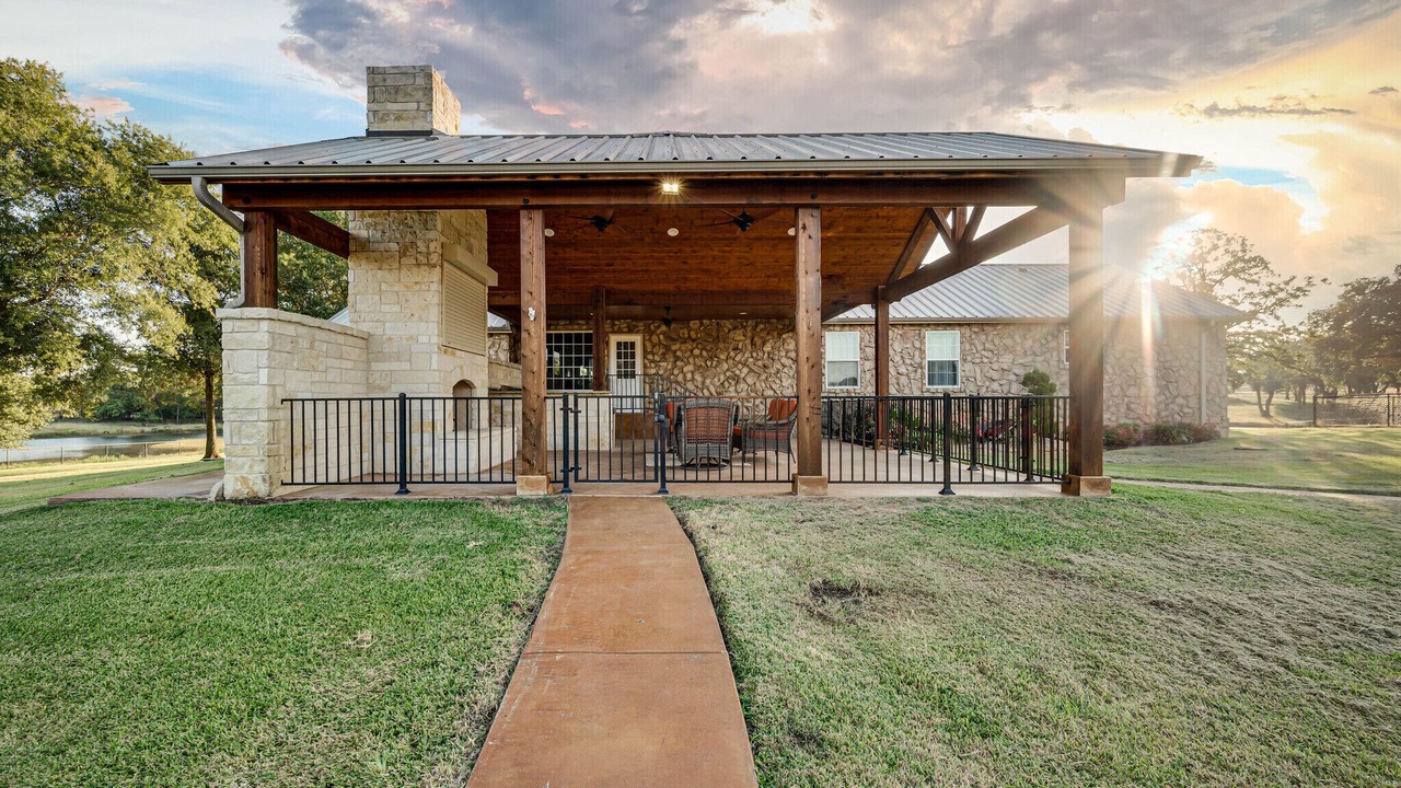 Photo of Patio Balcony in Navarro County