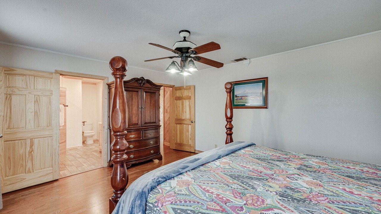 Photo of Bedroom in Navarro County