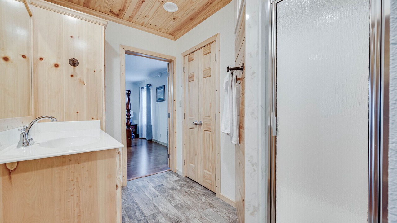Photo of Bathroom in Navarro County