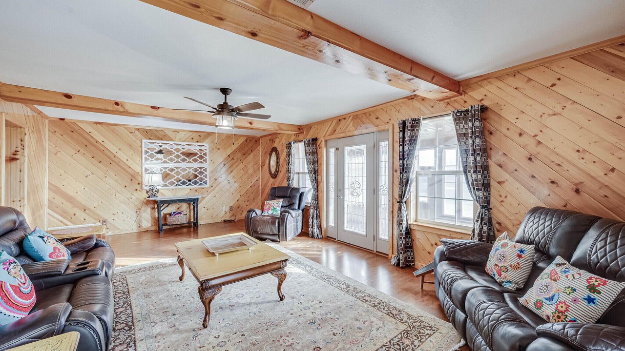 Photo of Livingroom in Navarro County