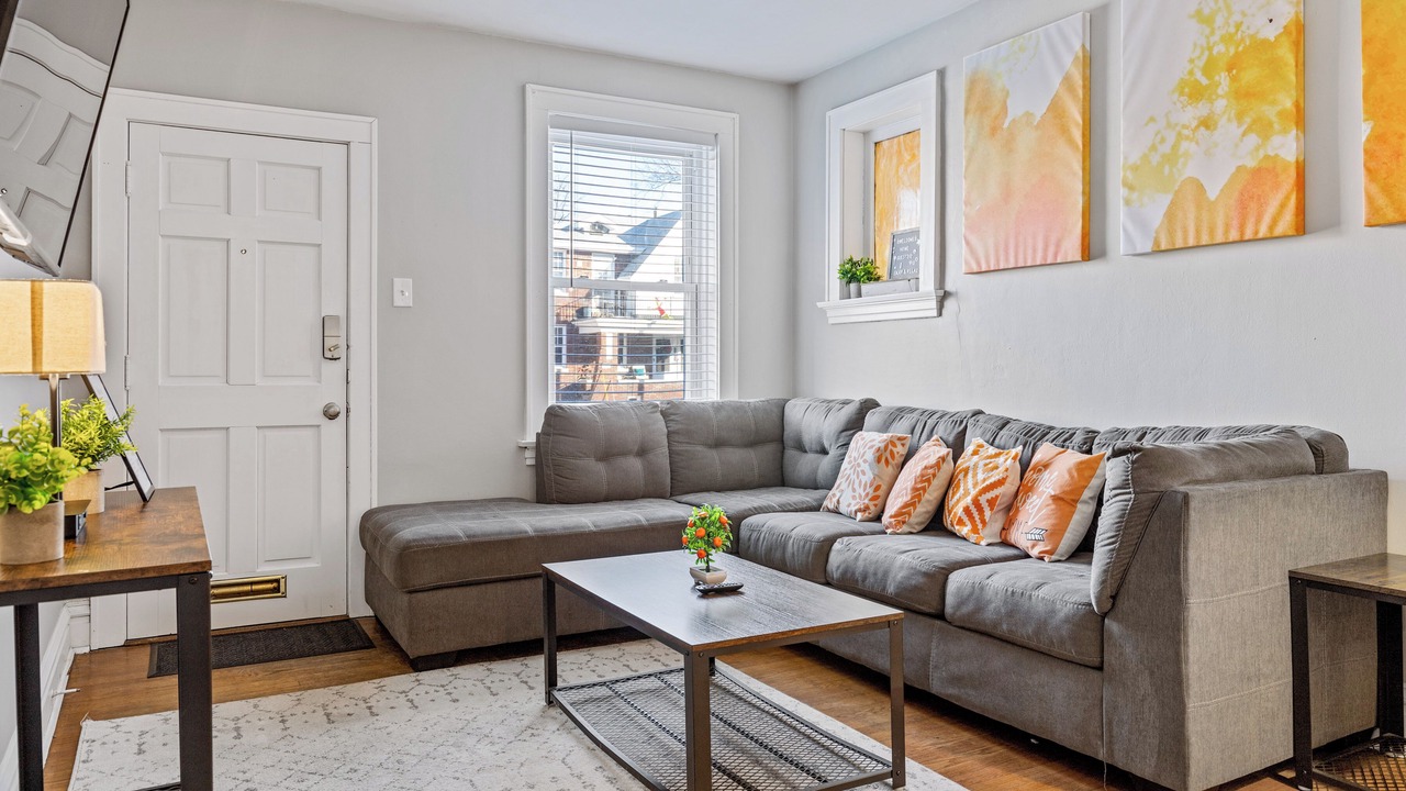 Photo of Livingroom in Lindenwood Park
