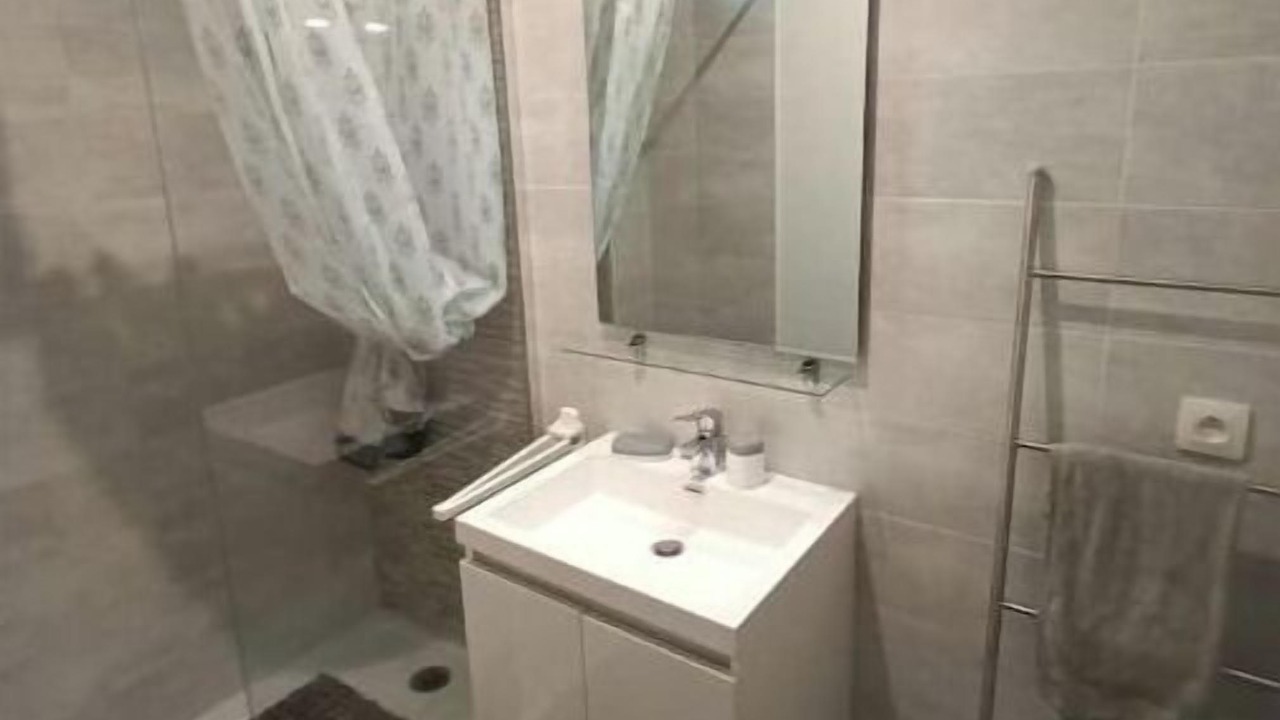 Photo of Bathroom in Port-Vendres