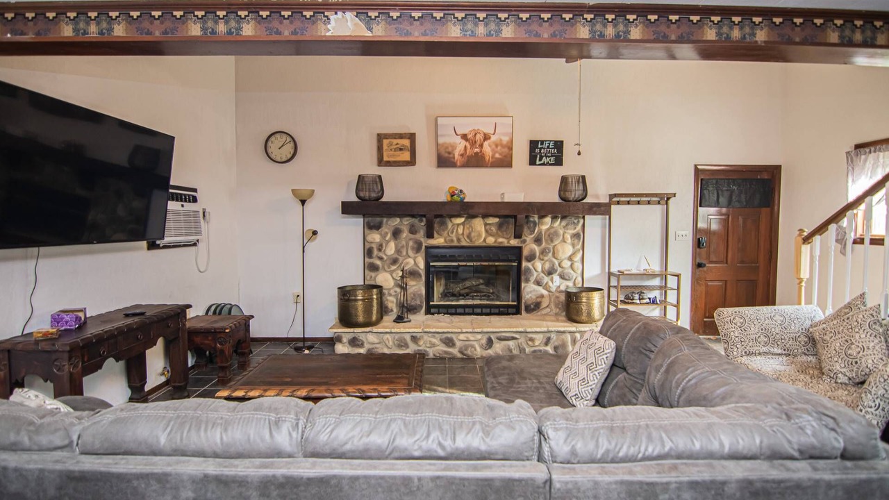 Photo of Livingroom in Whitney