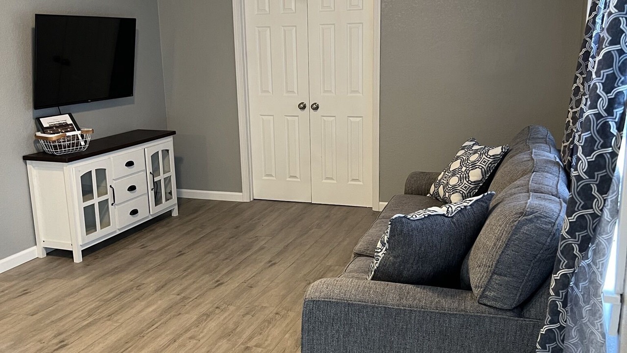 Photo of Livingroom in Van Buren