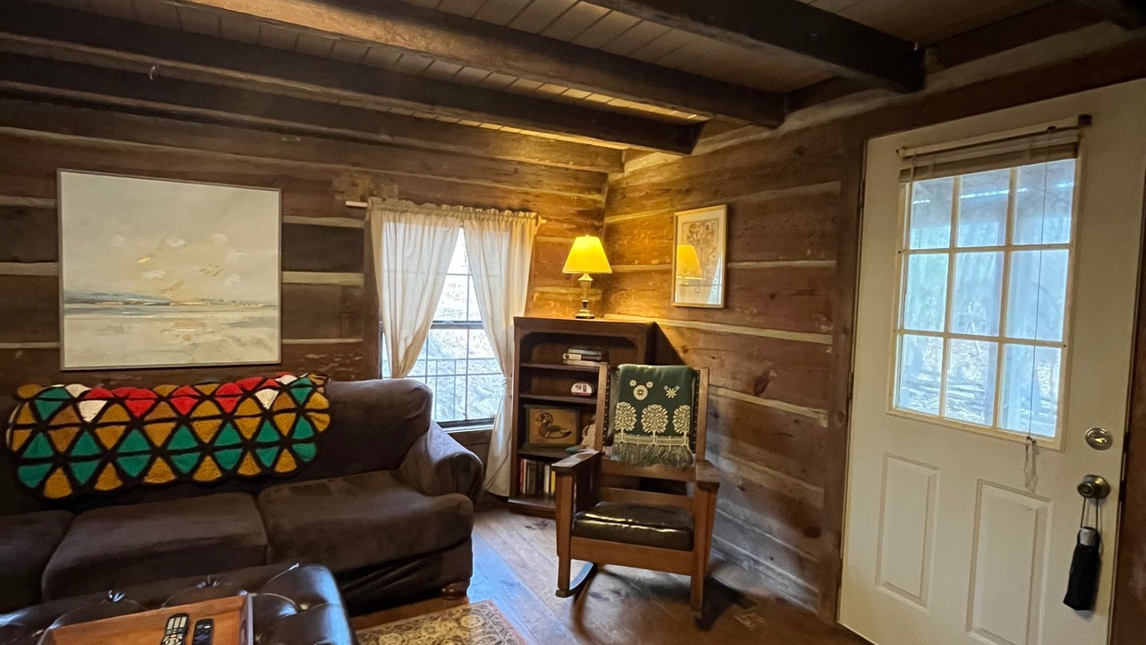 Photo of Livingroom in Chatsworth