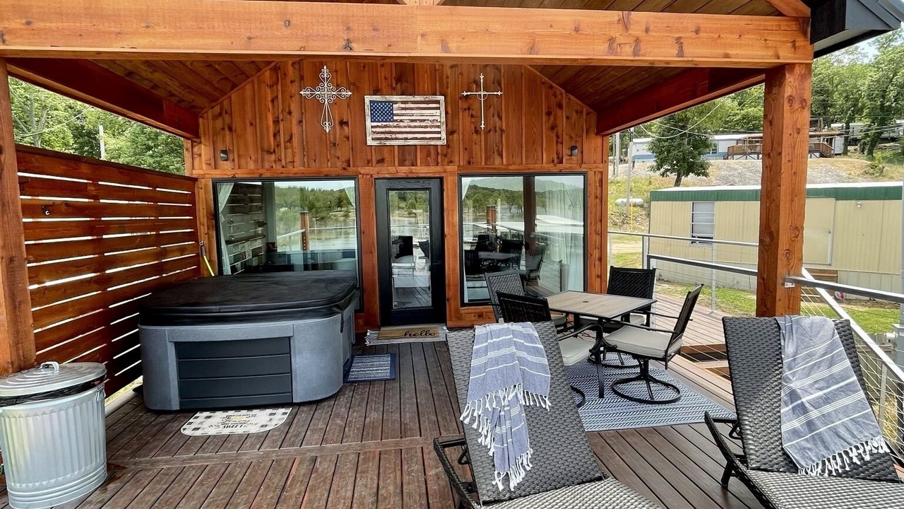 Photo of Outdoor in Cookson