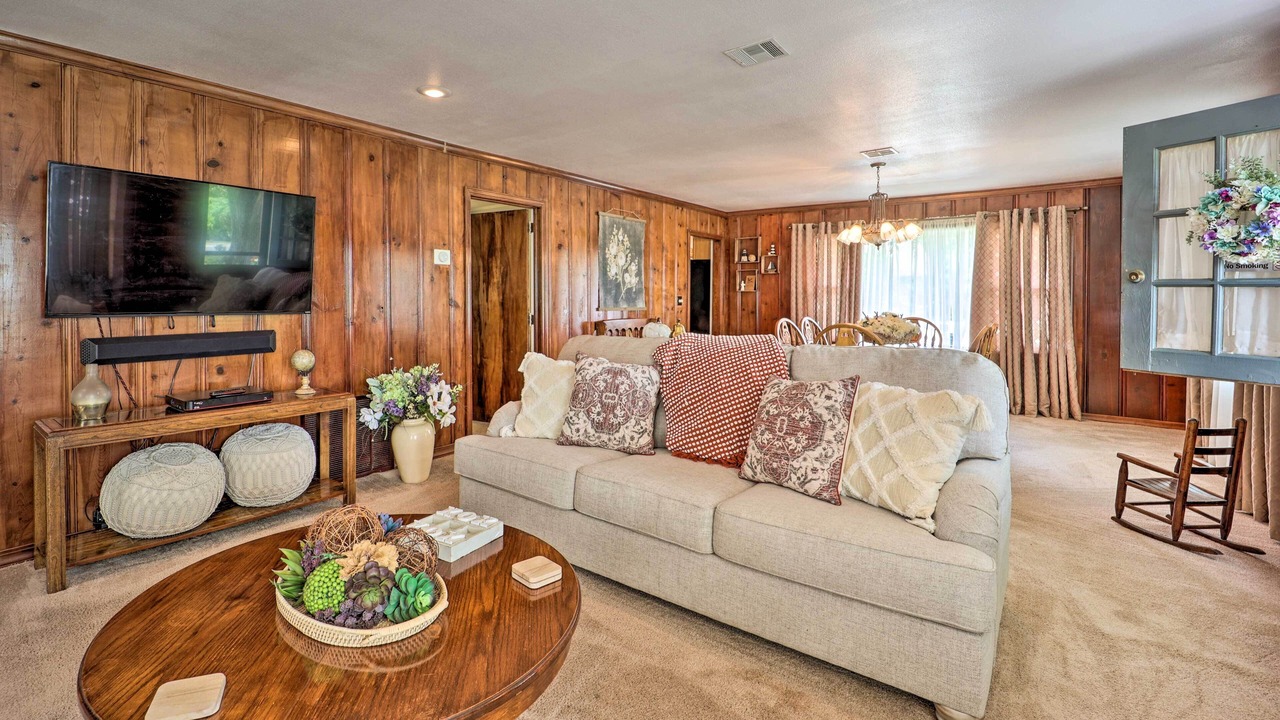 Photo of Livingroom in Grove