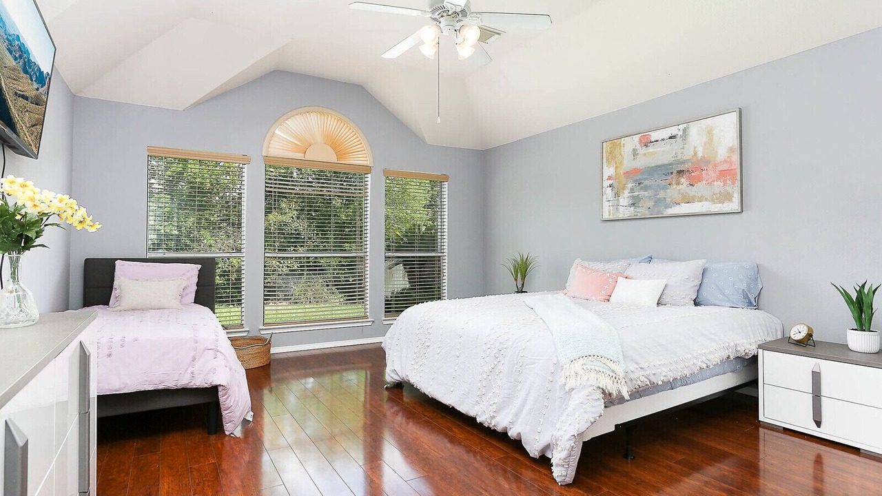Photo of Bedroom in Woodridge