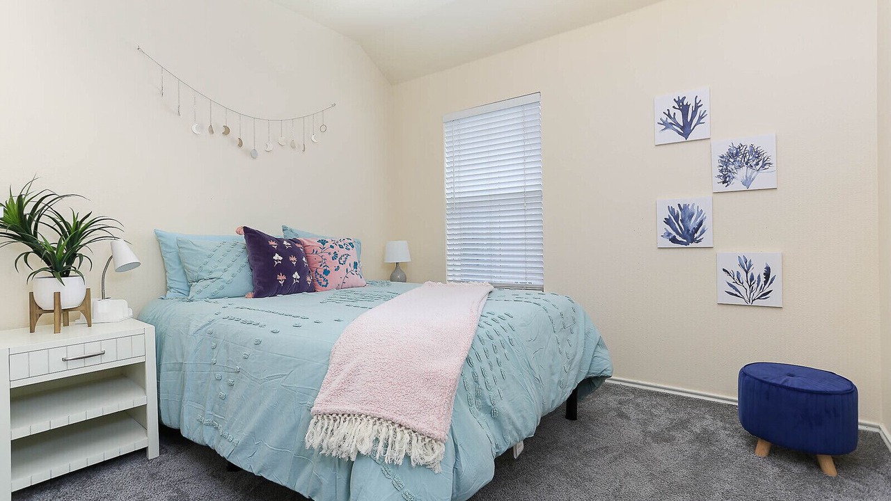 Photo of Bedroom in Woodridge