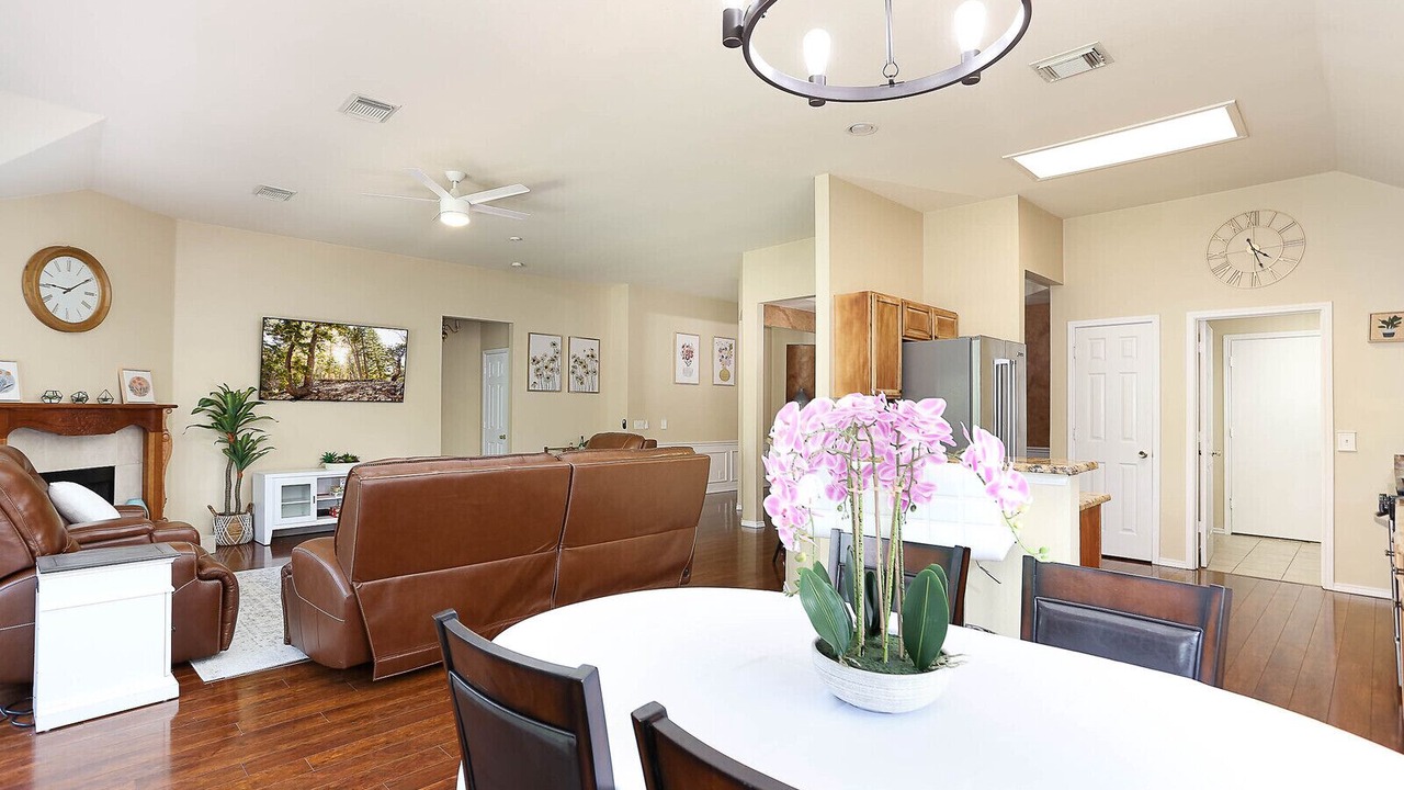 Photo of Livingroom in Woodridge