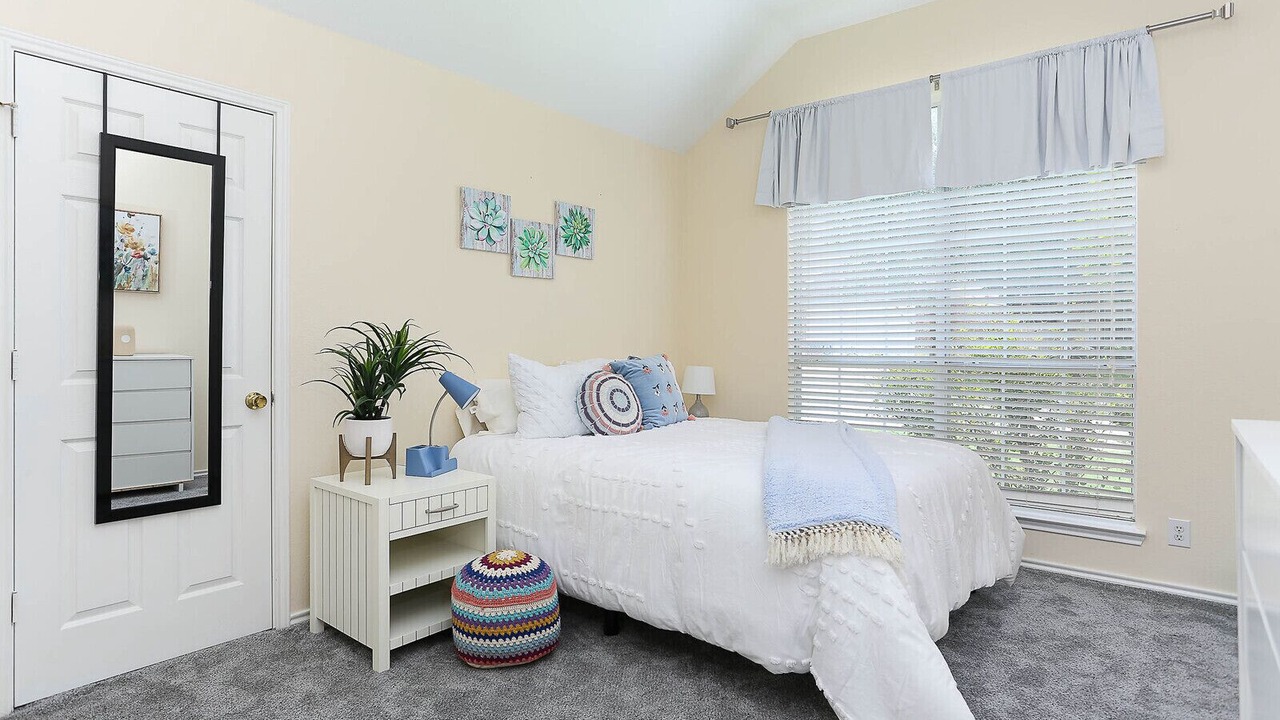 Photo of Bedroom in Woodridge