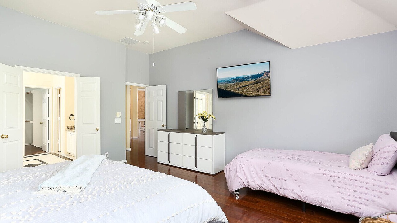 Photo of Bedroom in Woodridge
