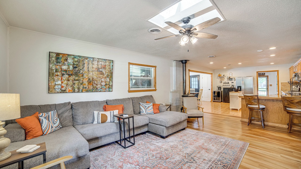 Photo of Livingroom in Gun Barrel City