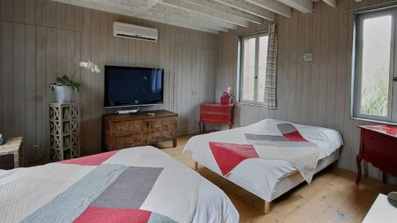 Photo of Bedroom in Cuverville-sur-Yeres