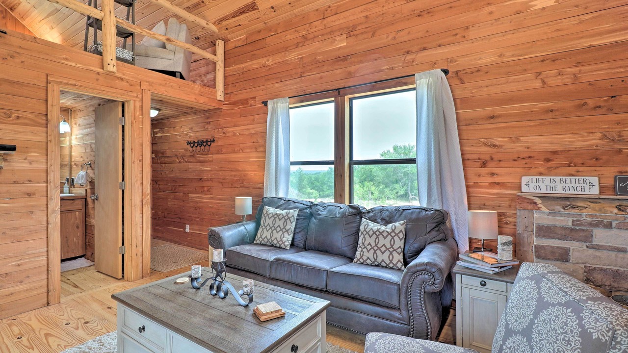 Photo of Livingroom in Milam County