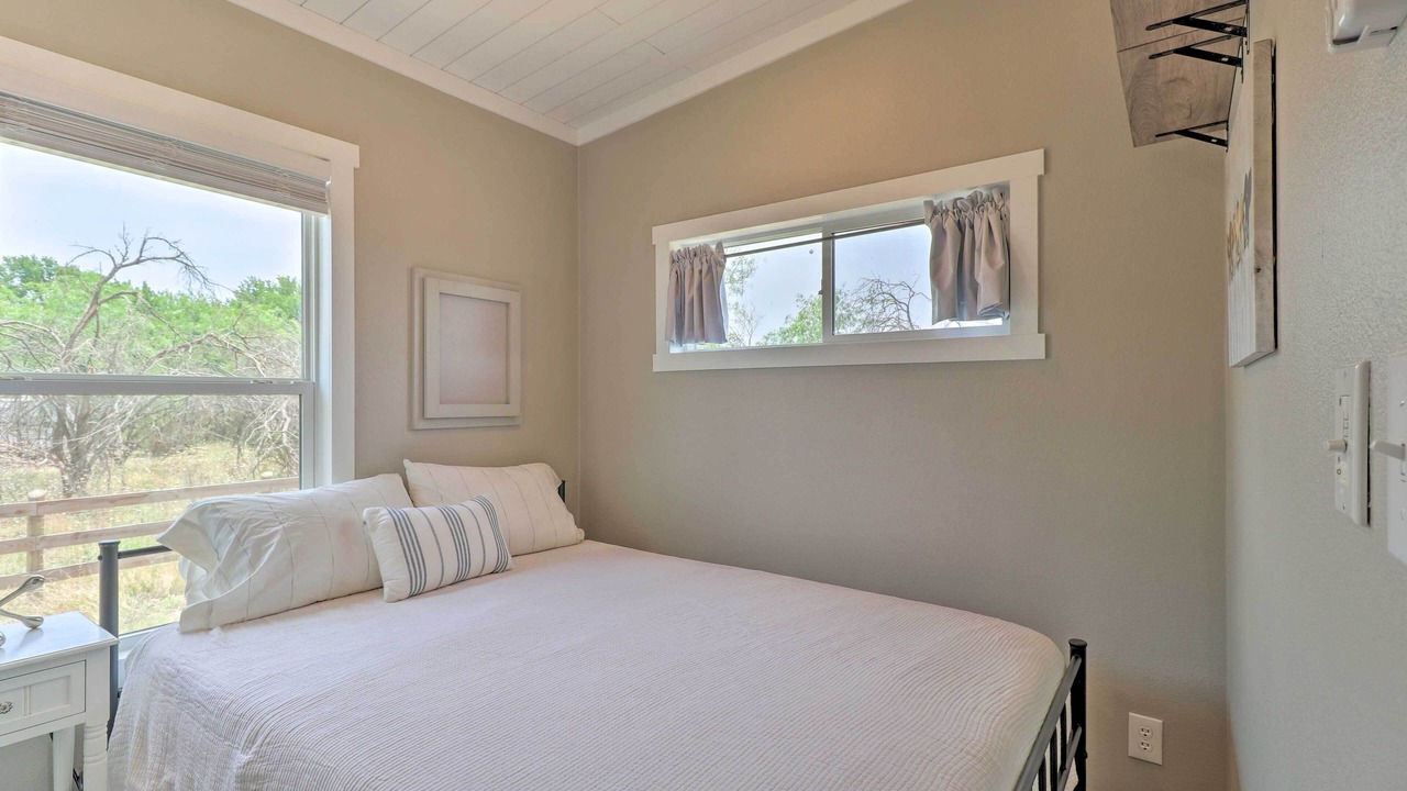 Photo of Bedroom in Milam County