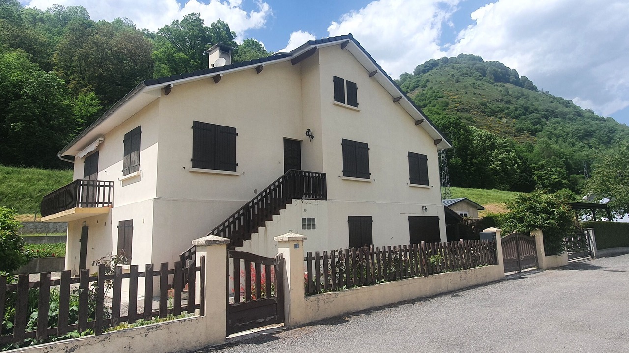 Photo of Outdoor in Sarrancolin