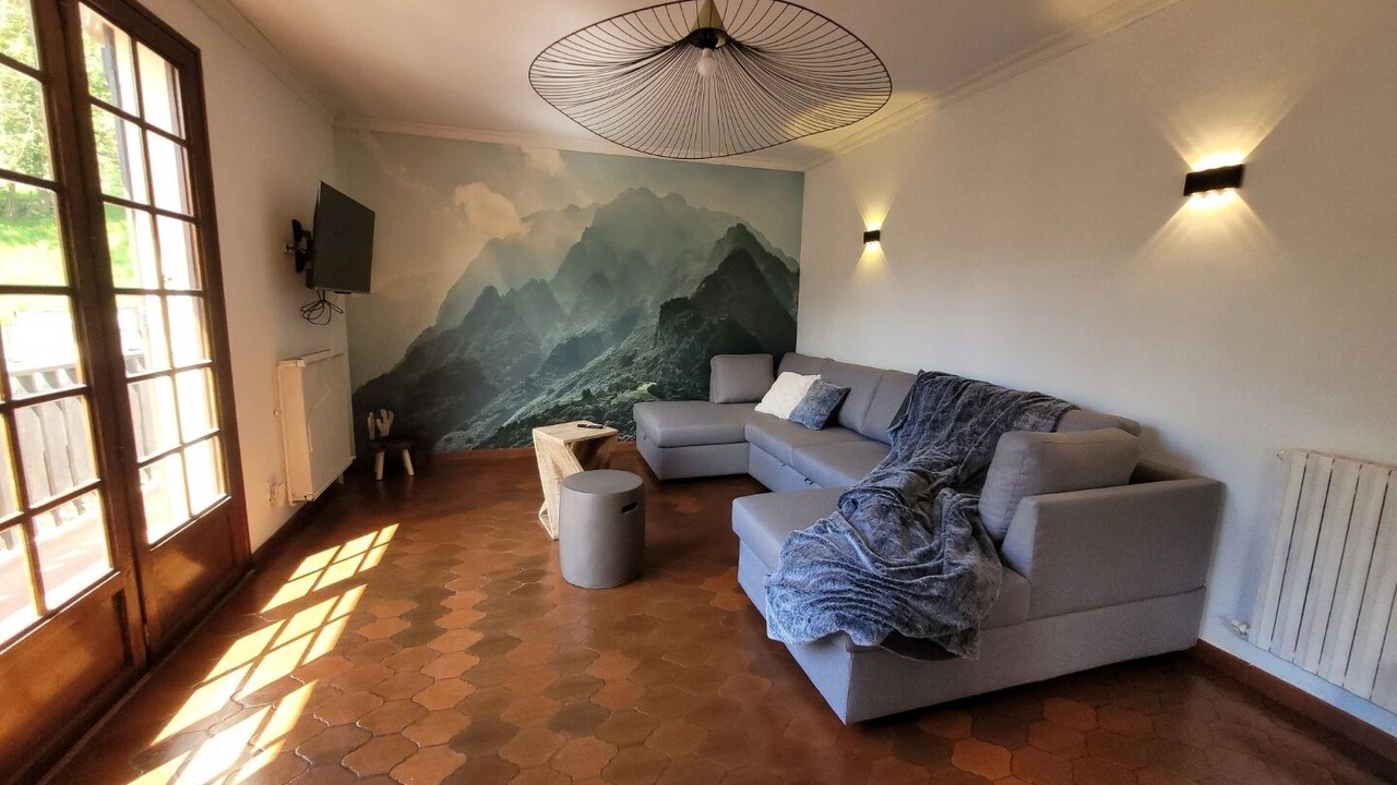 Photo of Livingroom in Sarrancolin