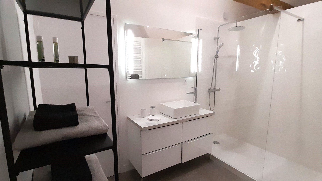 Photo of Bathroom in Saint-Sauveur-de-Flee