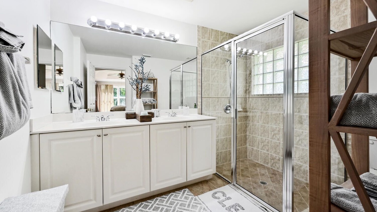 Photo of Bathroom in Saturnia Lakes