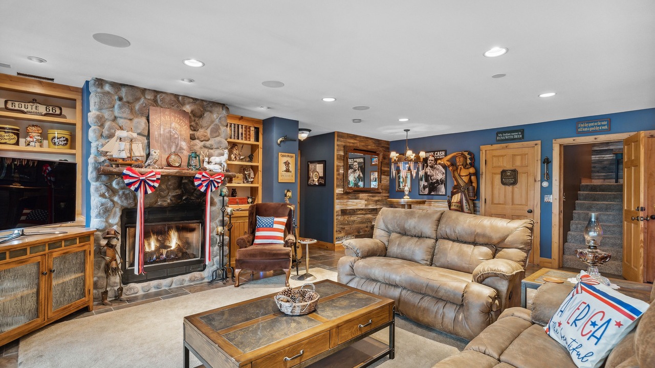 Photo of Livingroom in McHenry