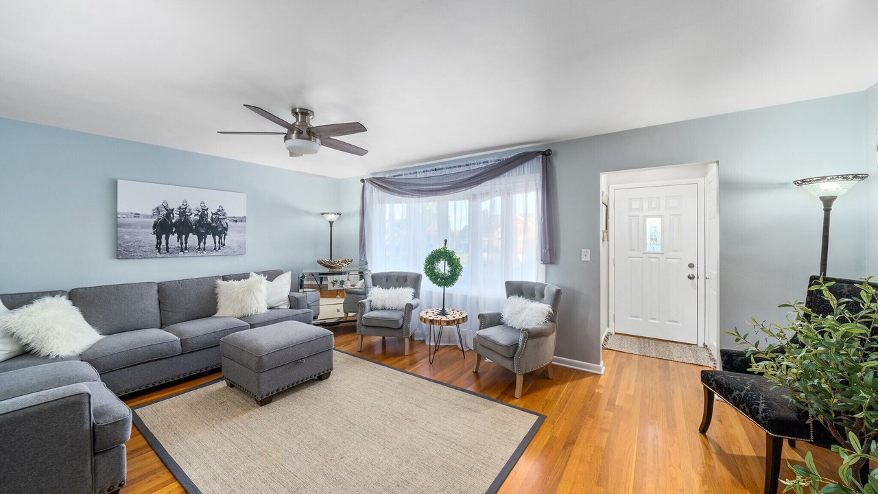 Photo of Livingroom in Canton
