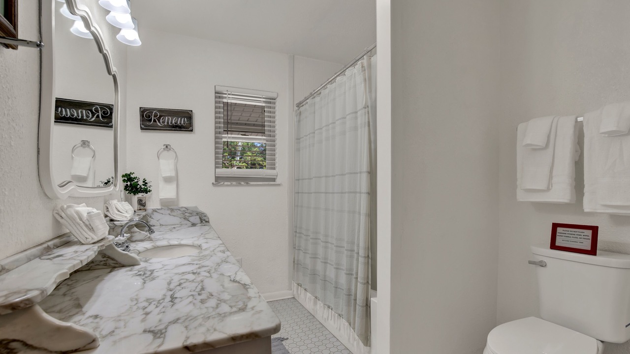 Photo of Bathroom in Stonewall