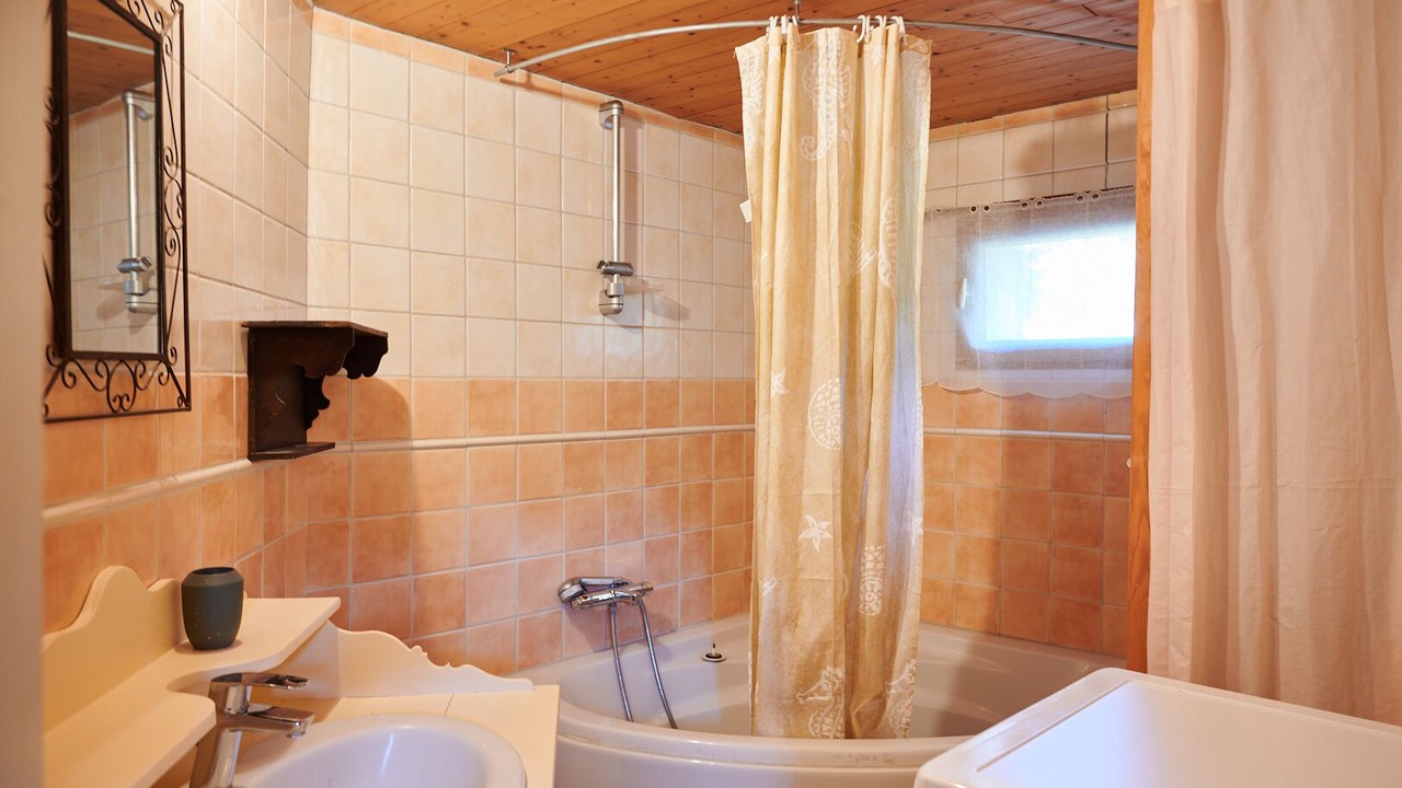 Photo of Bathroom in Le Buisson-de-Cadouin