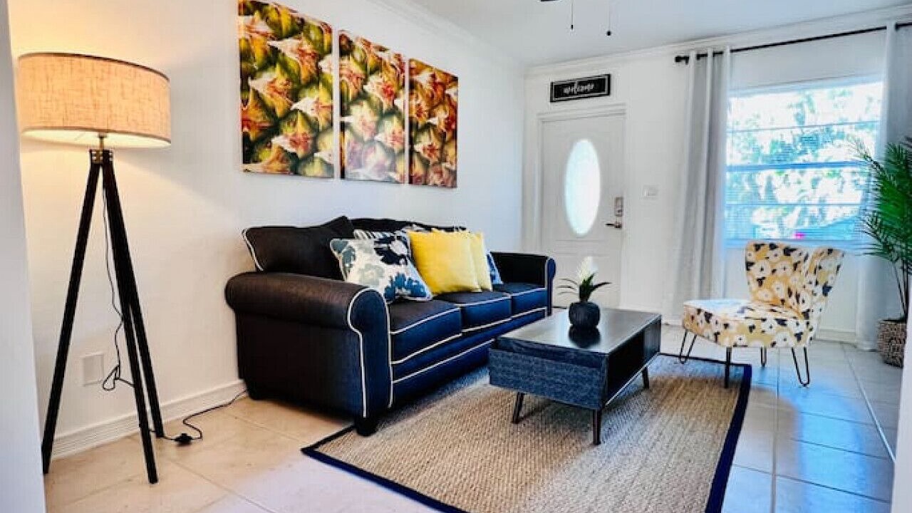 Photo of Livingroom in Poinsettia Heights
