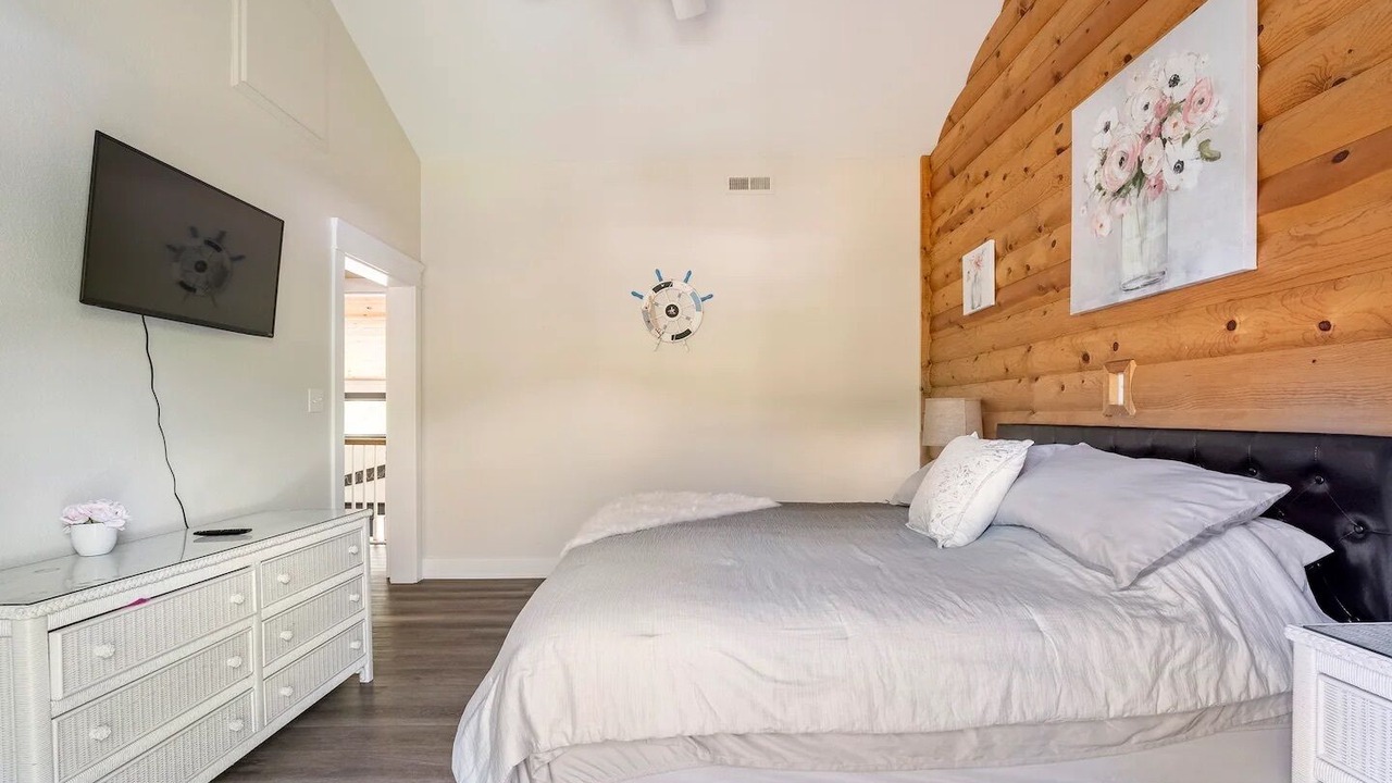 Photo of Bedroom in Roach