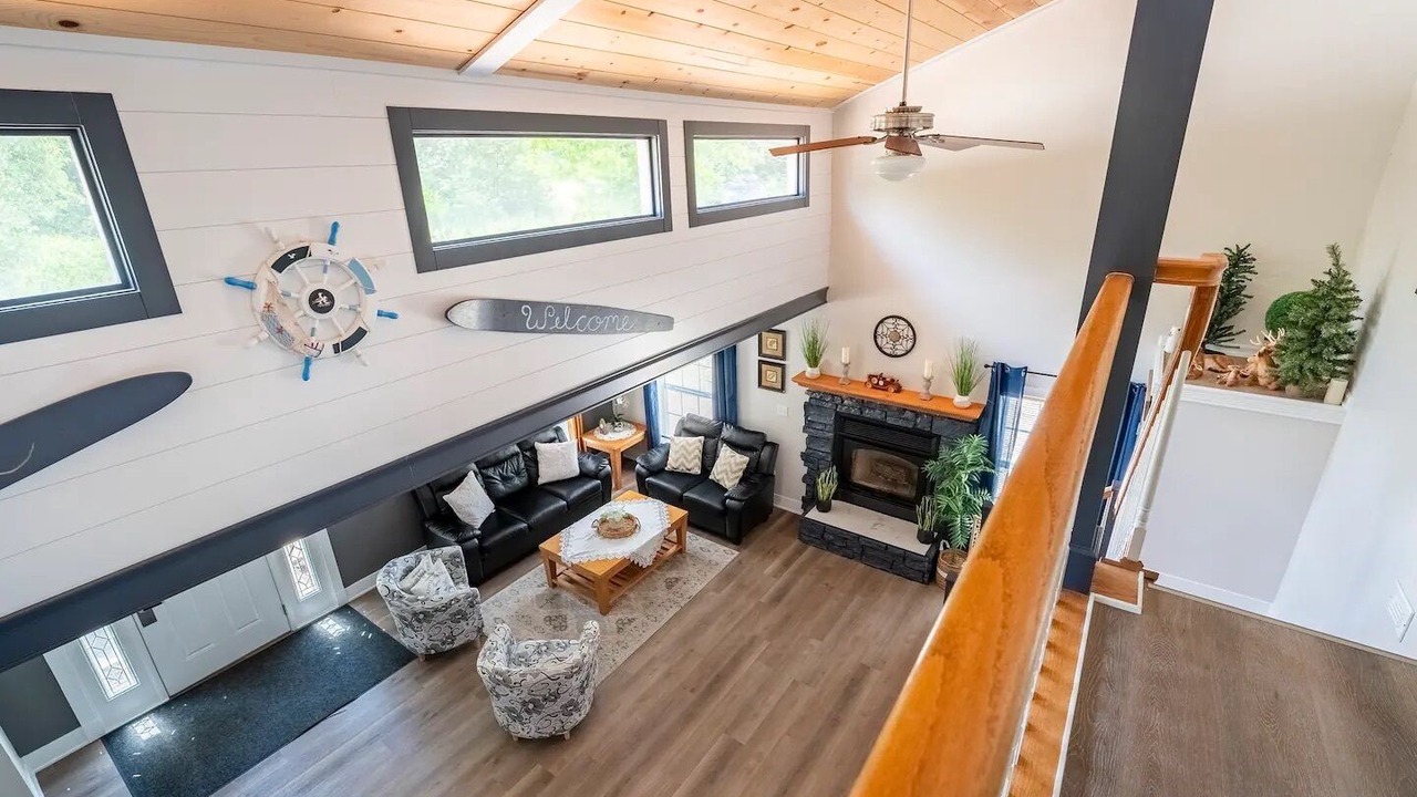 Photo of Livingroom in Roach
