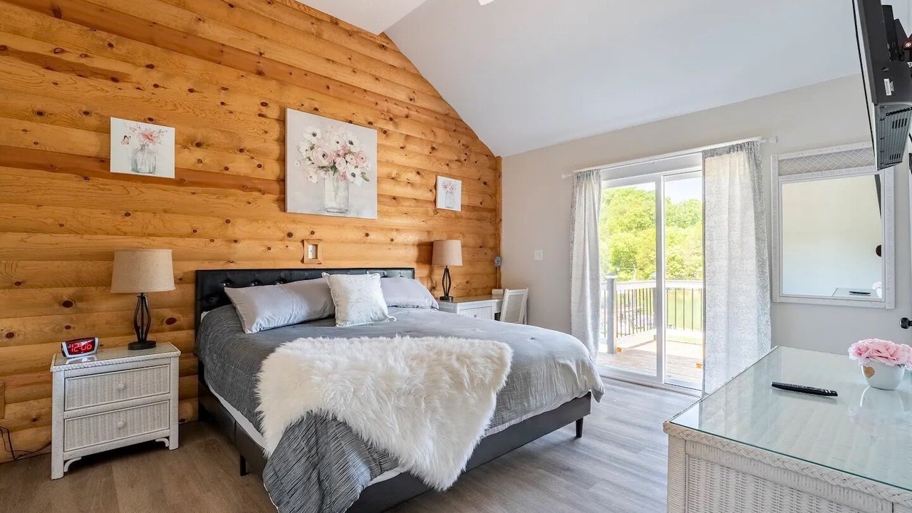 Photo of Bedroom in Roach